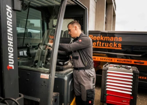 De service monteurs van Beekmans fixen uw reachtruck