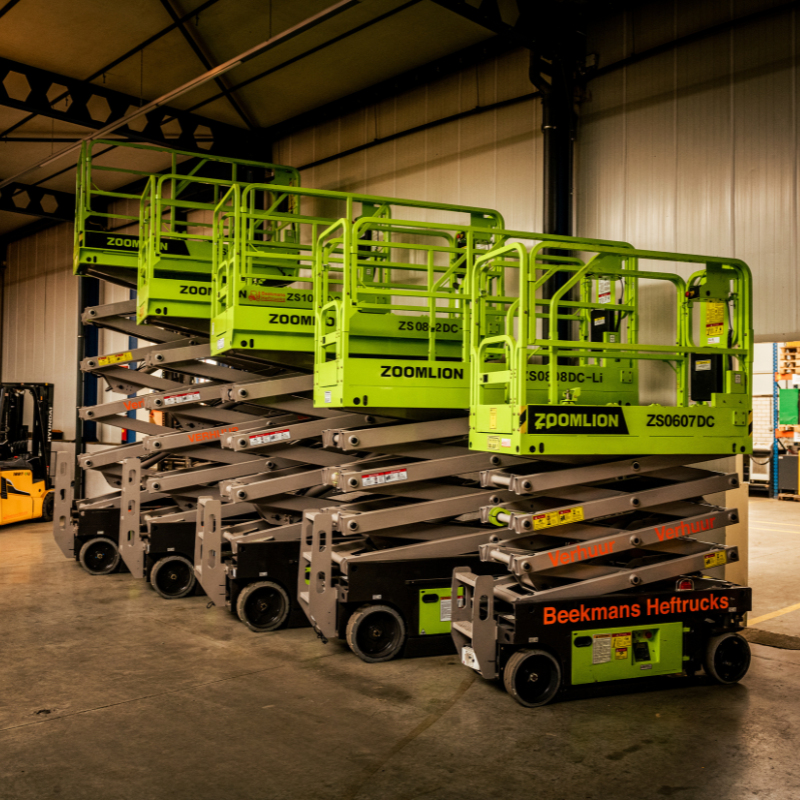 Hoeveel uren gaat een batterij van een hoogwerker mee?