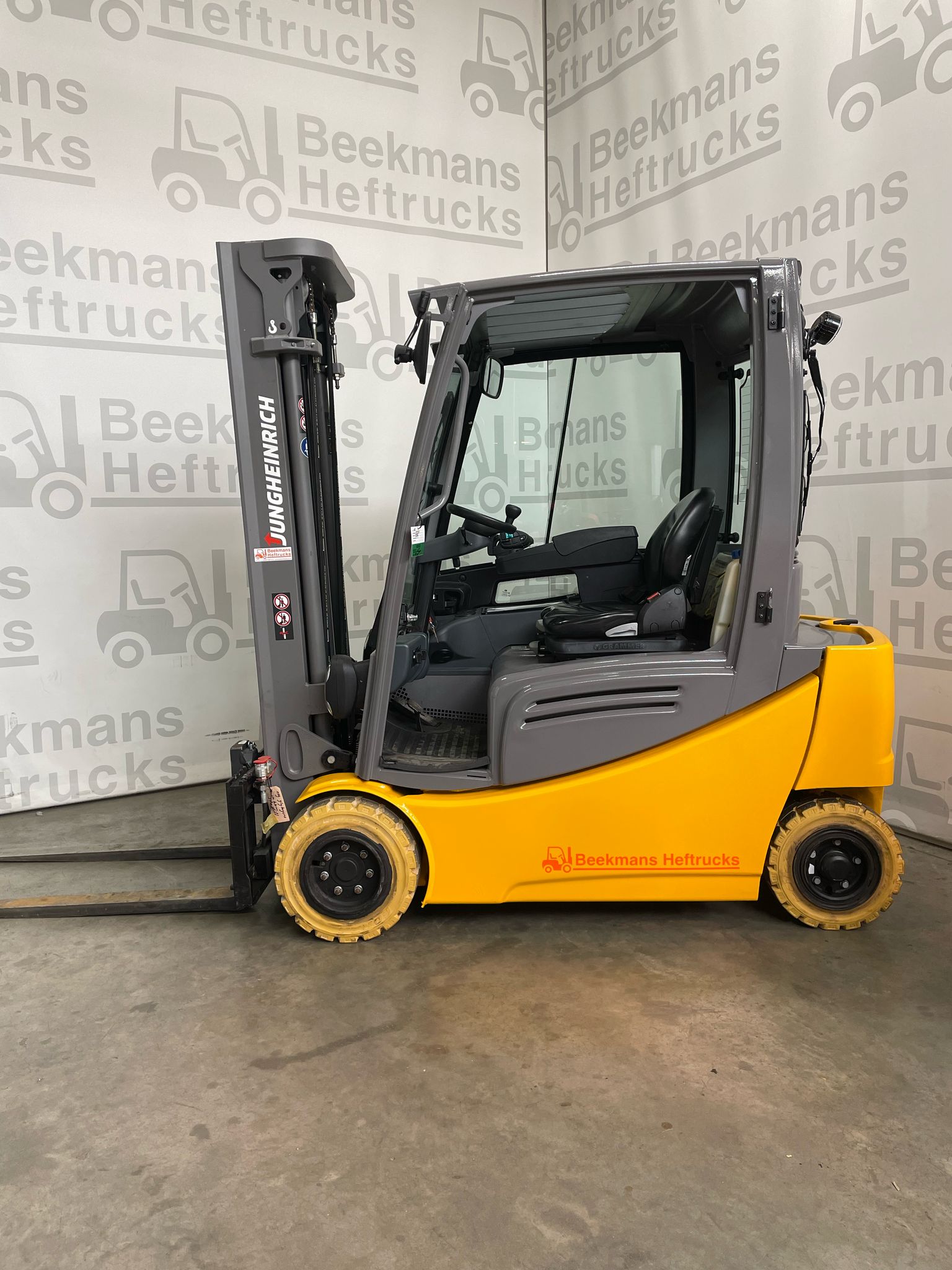 Jungheinrich EFG320 - B3329